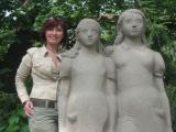29 Цюрих,скульптурка в скверике-"Три сестры"
